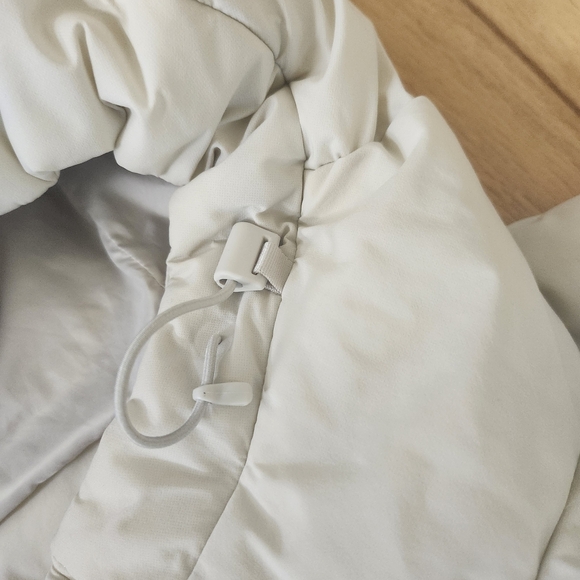 UNIQLO Women Seamless Down Parka Jacket M White Hooded Water-Repellent Puffer - Picture 6 of 16